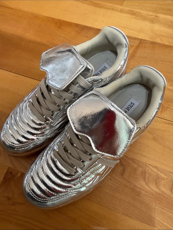 Steve Madden Shoes - Steve Madden Metallic Silver Girls Athletic Sneakers with Velcro Strap